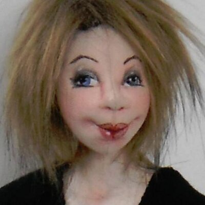 Profile Picture of Sharon Mitchell (@SFMClothDolls) on Twitter