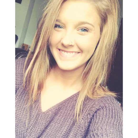 Profile Picture of Brianna Halberg (@briannahalberg) on Poshmark