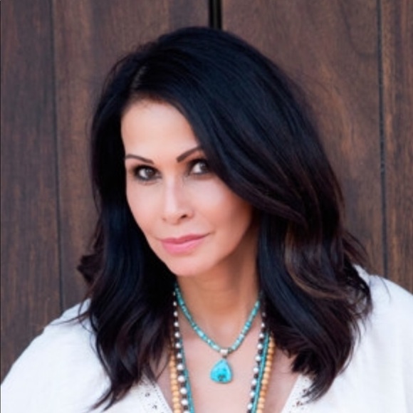 Profile Picture of Christine Thayer (@christinethayer) on Poshmark
