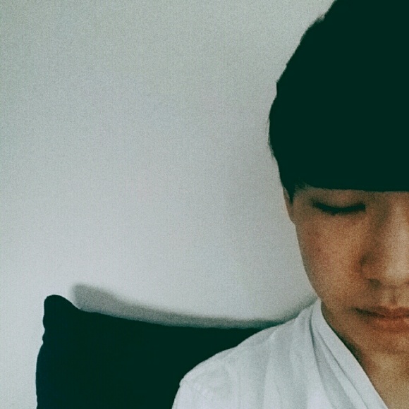 Profile Picture of Andrew Pledger (@softpillows) on Poshmark