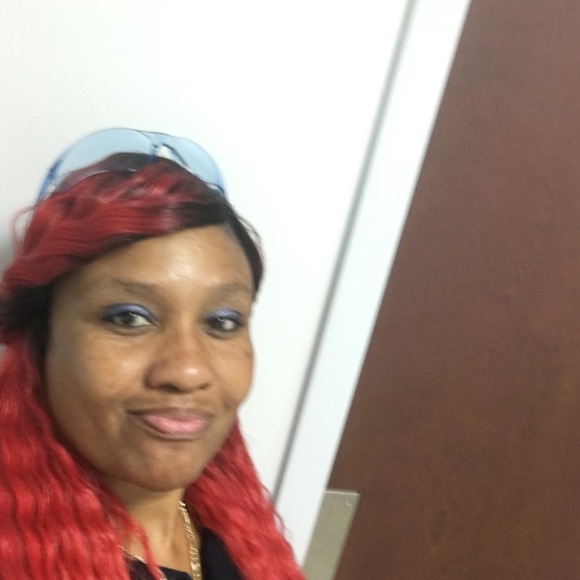 Profile Picture of Doris Thompson (@winstdo161) on Poshmark