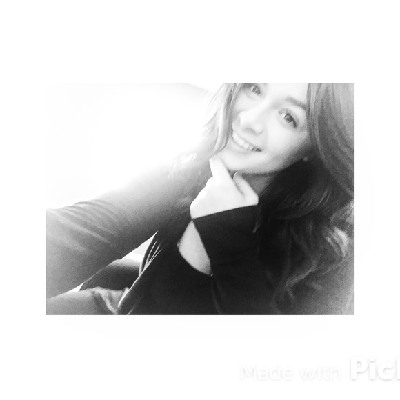 Phoenix Cravens - Poshmark Profile Picture of Phoenix Cravens (@phoenixdelaneyy) on Poshmark