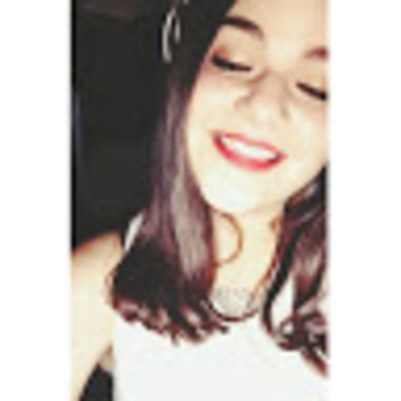 Profile Picture of Anna clara Pietrosemoli (@annaclarap15) on Poshmark