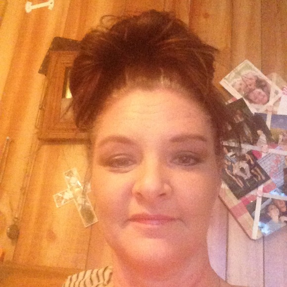 Profile Picture of Angela Buckley (@arb72) on Poshmark