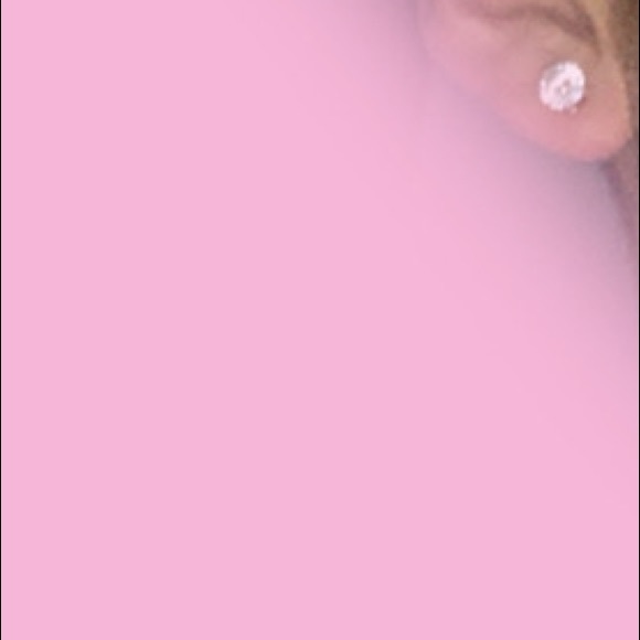 Leo Carreno - Poshmark Profile Picture of Leo Carreno (@leo_carreno) on Poshmark