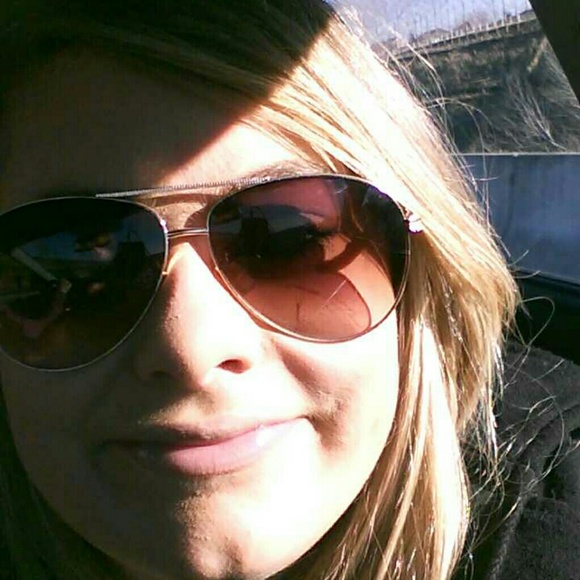 Profile Picture of Tilly Tipple (@tillyt) on Poshmark