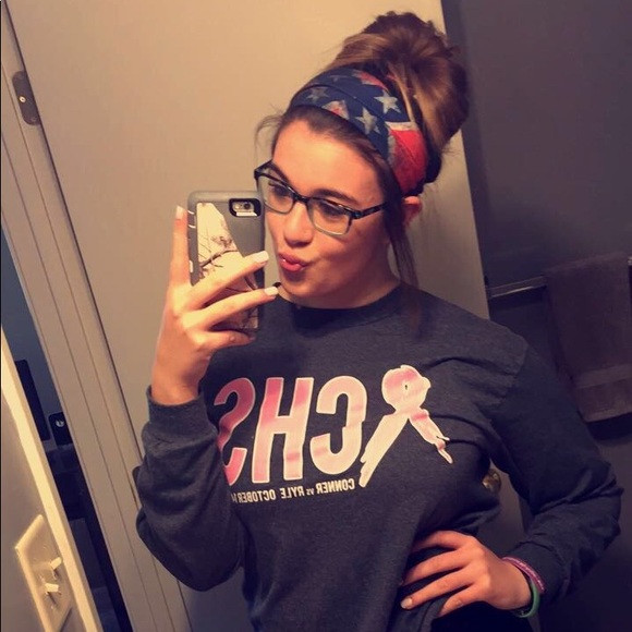 Profile Picture of Chey Gripshover (@chey_marie___) on Poshmark