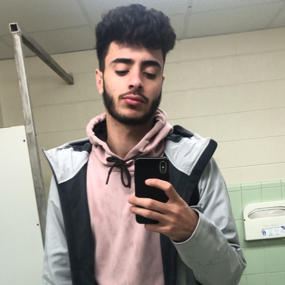 Profile Picture of Phillip Eskander (@phillipeskander) on Poshmark
