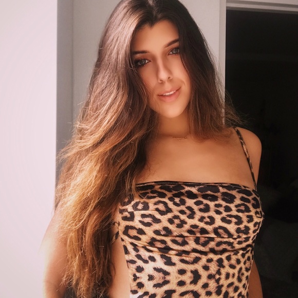 Profile Picture of Gabrielle Balsz (@gabriellebalsz) on Poshmark