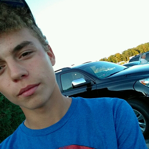 Profile Picture of Hunter Helderman (@hhelderman) on Poshmark