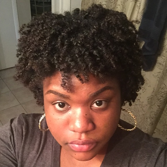 Profile Picture of Frantzie Zizie (@zizie) on Poshmark