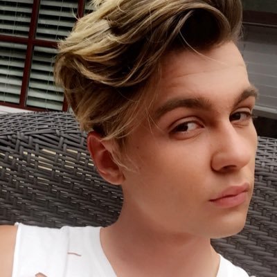 Profile Picture of Rowan Cooper (@gogoboytoy) on Twitter