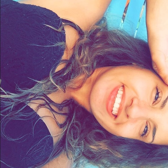 Profile Picture of Brianna Valdez (@brianna0982108) on Poshmark