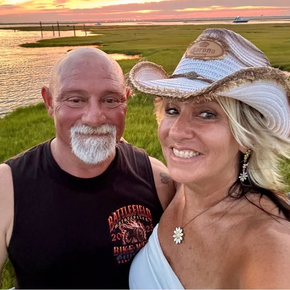 Profile Picture of Kevin Healy (@the_poshcouple) on Poshmark