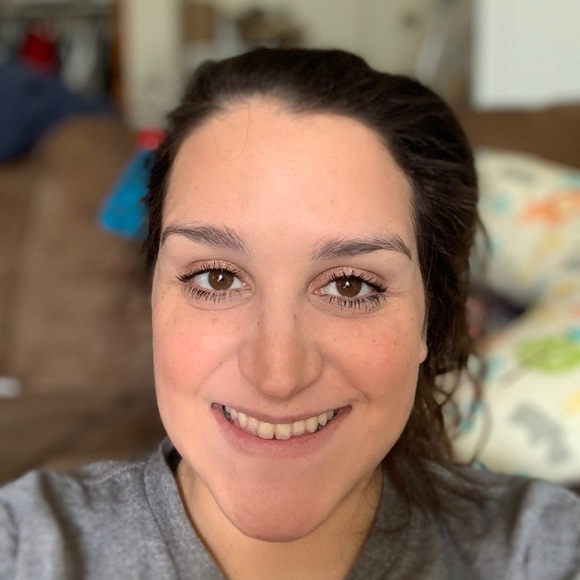 Profile Picture of Nicole Frennier (@n_frennier) on Poshmark