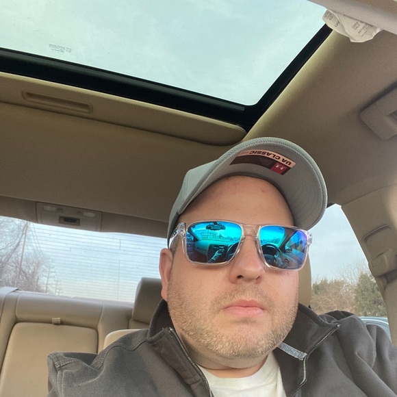 Profile Picture of Justin Fingeroth (@djudd15) on Poshmark