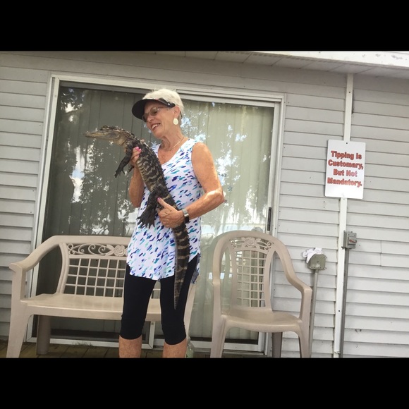 Profile Picture of Sharon Brohman (@sharonbrohman) on Poshmark
