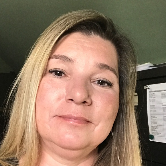 Profile Picture of Jane Sampson (@sjsampson2013) on Poshmark