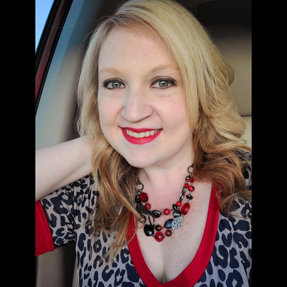 Profile Picture of Hannah Bayless (@amrgrl2003) on Poshmark