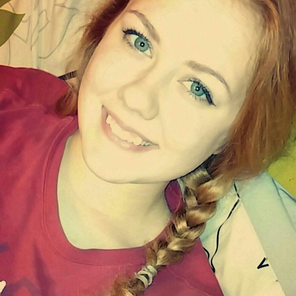 Profile Picture of Angel Bashaw (@angel_lynn) on Poshmark