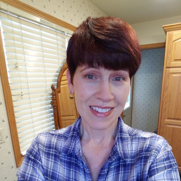 Profile Picture of Julie Gobeli (@anoel21g) on Poshmark