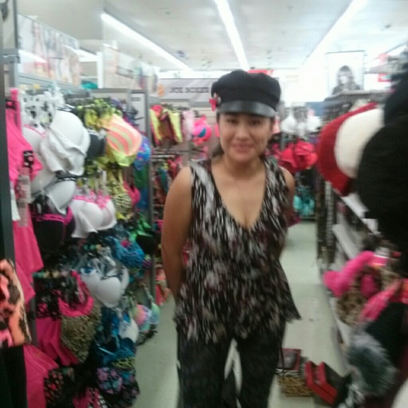 Profile Picture of Estrella Brillante (@primaveral) on Poshmark