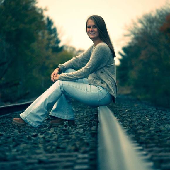 Profile Picture of Samantha Glatzer (@samanthaglatzer) on Poshmark