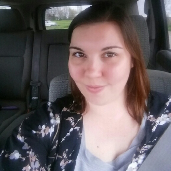 Profile Picture of Amanda Kosanic (@akosanic13) on Poshmark