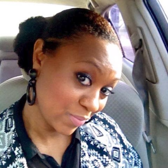 Mortena Battiste - Poshmark Profile Picture of Mortena Battiste (@anetrom) on Poshmark