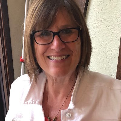 Profile Picture of Lori Clarke (@LAC_e1201) on Twitter