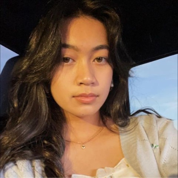 Profile Picture of Joely Reyes (@joelyreyes970) on Poshmark