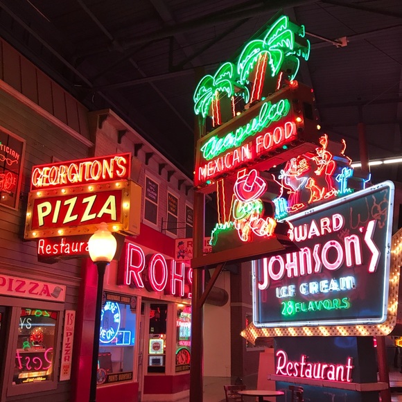 Profile Picture of Allison Fender (@allisonfender) on Poshmark