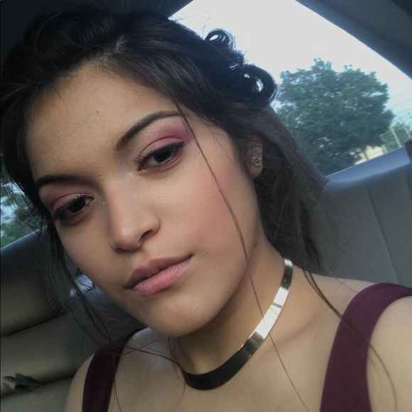 Profile Picture of Itzel Solis (@solis08) on Poshmark