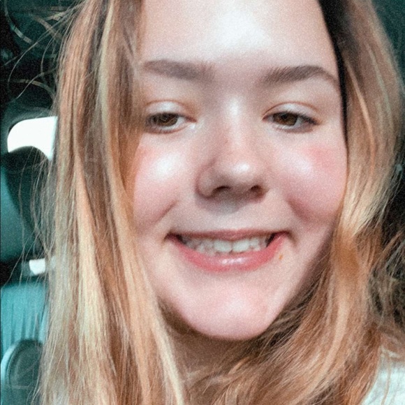 Profile Picture of Mia Byrd (@meliapaigee) on Poshmark