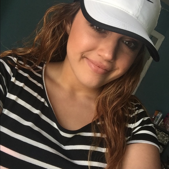 Profile Picture of Julia Przybylski (@juliaprzybylski) on Poshmark