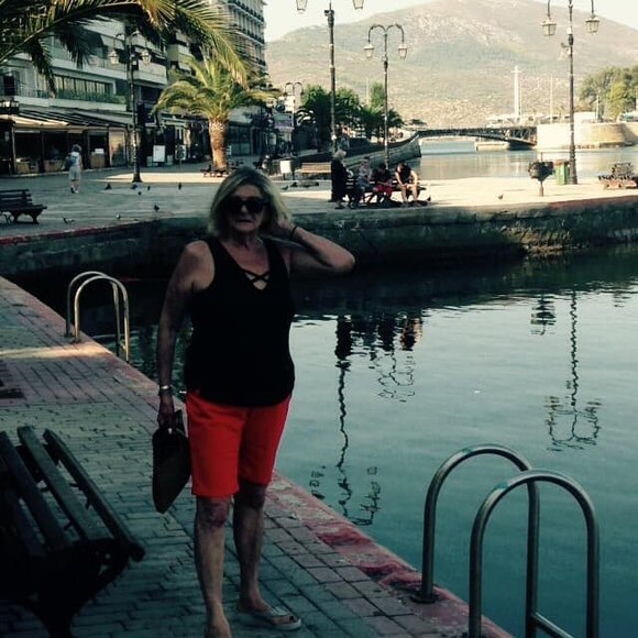 Profile Picture of Mary Ballos (@maryballos) on Poshmark