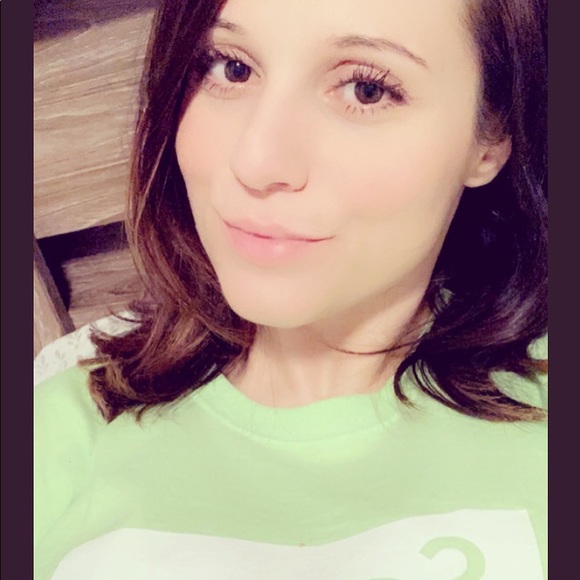 Profile Picture of Morgan Resler (@morgan_brit02) on Poshmark