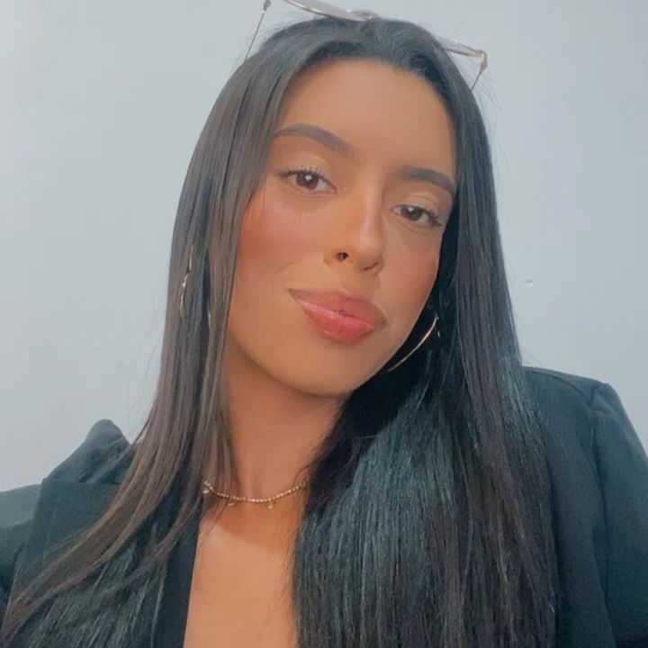 Profile Picture of Julia Vaz (@juliavazco) on Tiktok