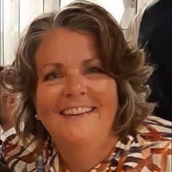 Profile Picture of Elizabeth Dorrington (@pinedorr) on Poshmark