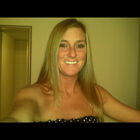 Profile Picture of Misty Helms (@misty0328) on Poshmark