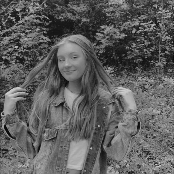 Profile Picture of Maddie Sheckell (@maddiesheckell) on Poshmark