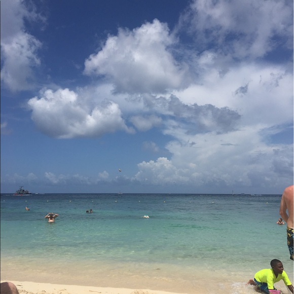 Profile Picture of Sarah Halterman (@shalterman93) on Poshmark