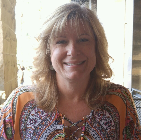 Profile Picture of Janet Kerr (@captionqueen1) on Poshmark