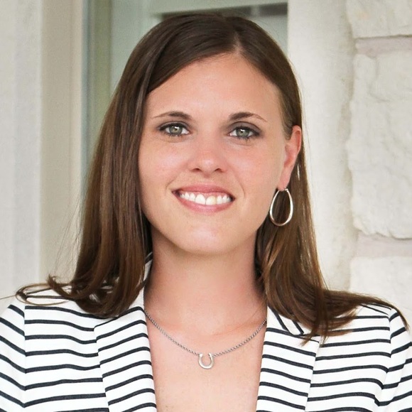 Profile Picture of Lindsey Nicholas (@lnicholascpa) on Poshmark