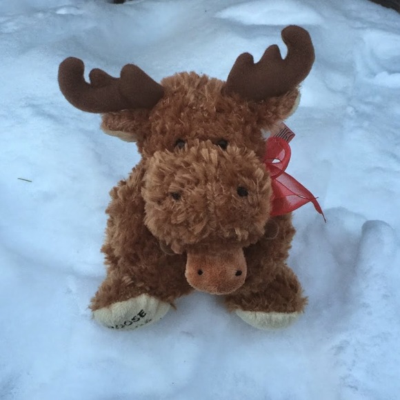 Profile Picture of Min Feng (@minf) on Poshmark