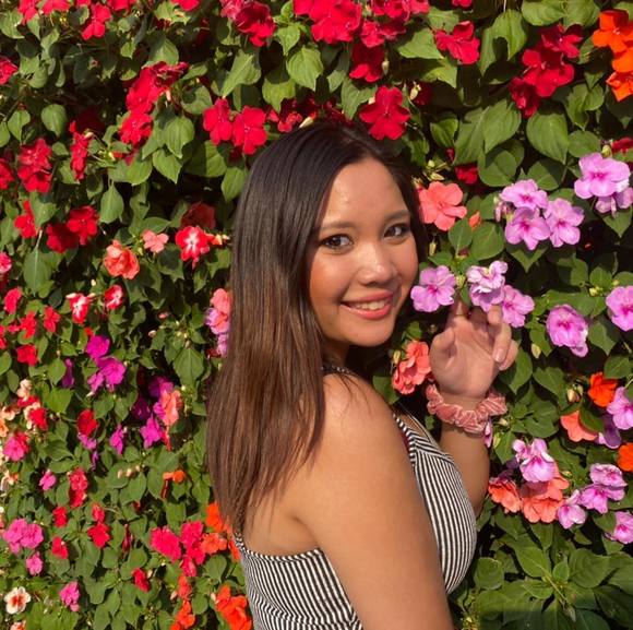 Profile Picture of Angelina Chatiburus (@achatiburus) on Poshmark