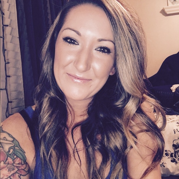 Profile Picture of Jen Kirchhoff (@jbunny5280) on Poshmark