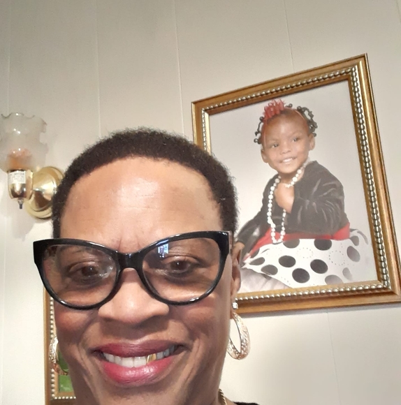 Profile Picture of Robin Hollins (@robinhollins54) on Poshmark