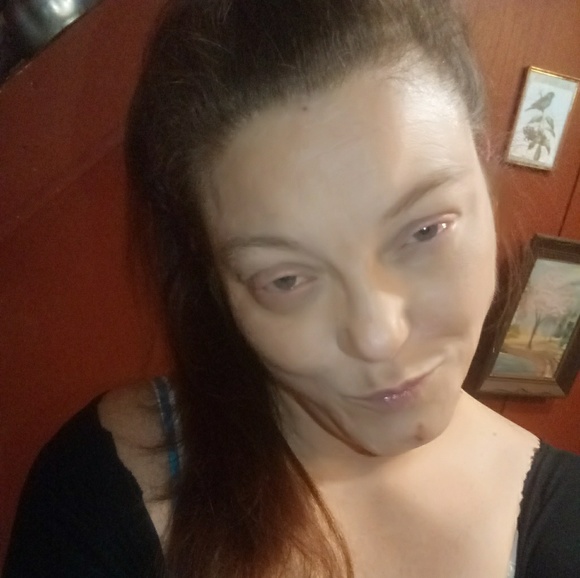 Heather Claussen - Poshmark Profile Picture of Heather Claussen (@h_claussen) on Poshmark