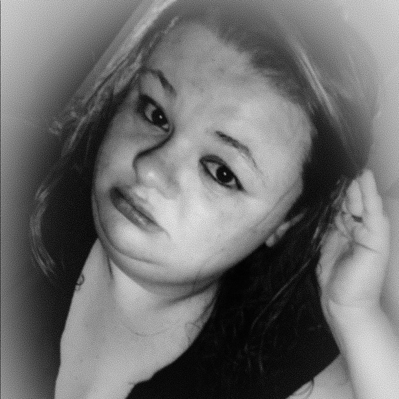 Kimberly Coalson - Poshmark Profile Picture of Kimberly Coalson (@kim201557) on Poshmark